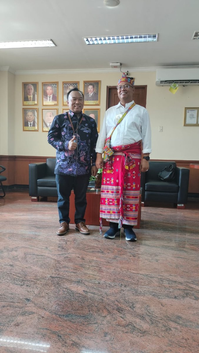 Rektor UT Kupang